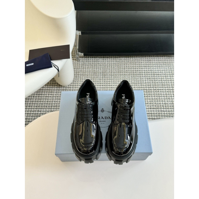 Pra*a leather shoes